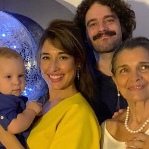 Giselle Itié recebeu Guilherme Winter na festa de 1º aniversário do filho deles, Pedro Luna