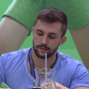 Arthur levou Carla e Projota para o Almoço do Anjo no 'BBB21'