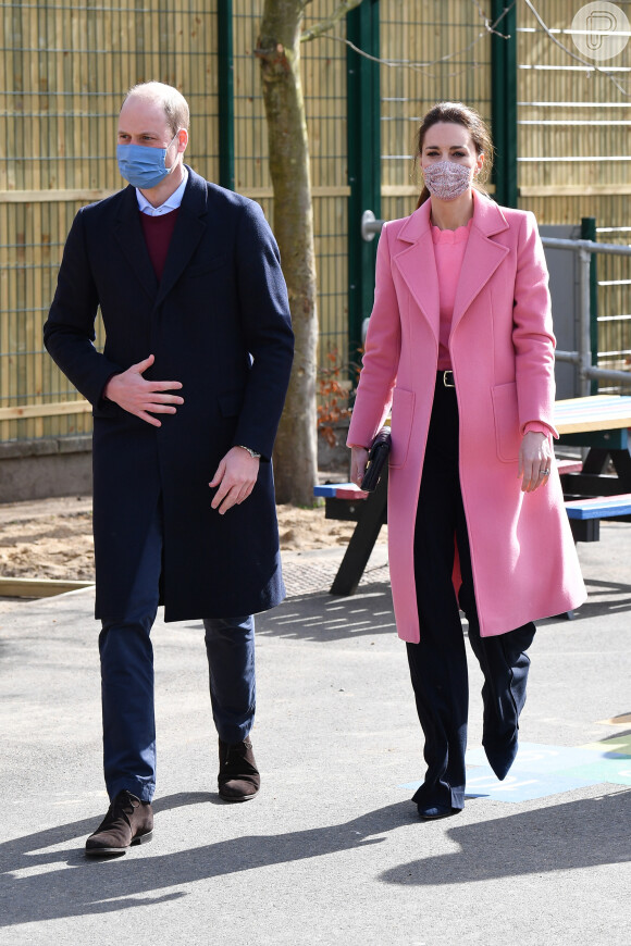 Príncipe William e a mulher, Kate Middleton, compareceram a evento que marcou o retorno das aulas presenciais em Londres