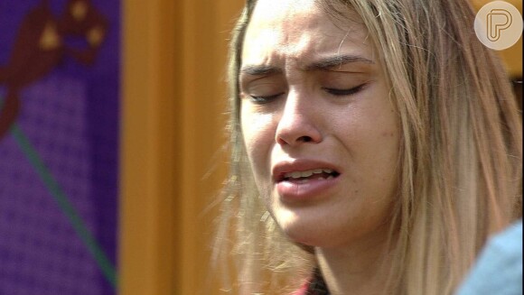 Sarah chorou de insegurança após a volta de Carla Diaz ao 'BBB 21'