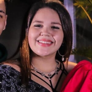 Filha de Simony, Aysha compartilha vídeos de coreografias de funk e rap no Tiktok