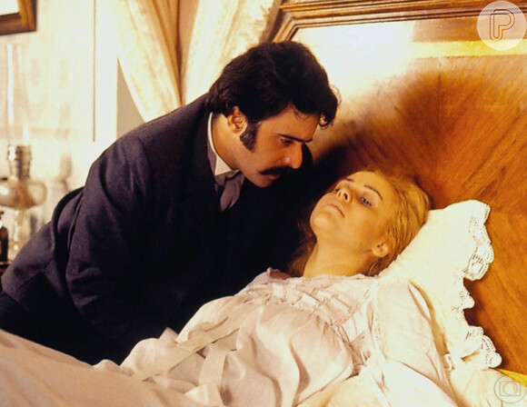 Tony Ramos e Giulia Gam em cena de 'O Primo Basílio', minissérie que foi transformada em filme