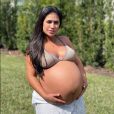 Corpo pós-parto de Simone: a sertaneja revelou já ter pedido alguns quilos e promete mudança