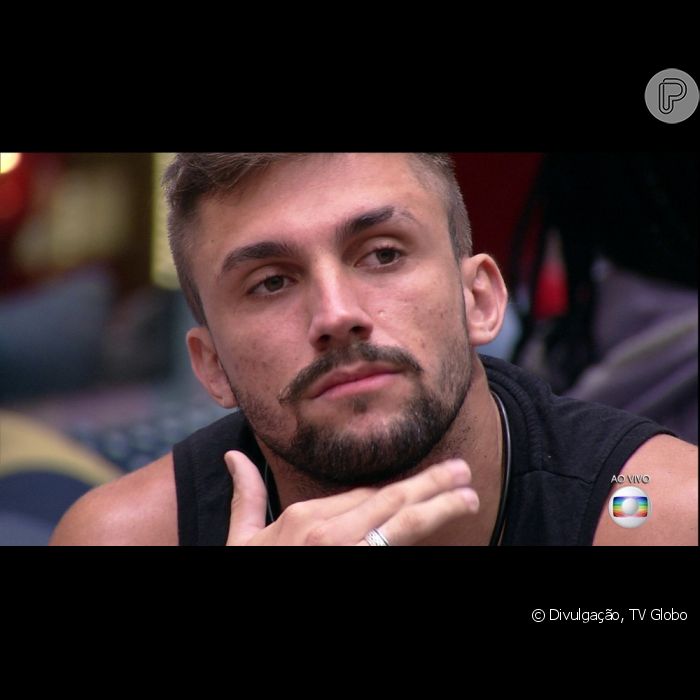 Bbb 21 Arthur Ouviu De Caio Que Estava Apaixonado Por Carla Diaz