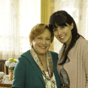 Novela 'A Vida da Gente': Manuela (Marjorie Estiano) foi abrigada pela avó, Iná (Nicette Bruno)