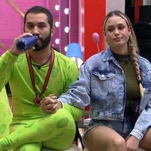 'BBB 21': Sarah teve crise de choro após ser acusada de traição por Rodolffo