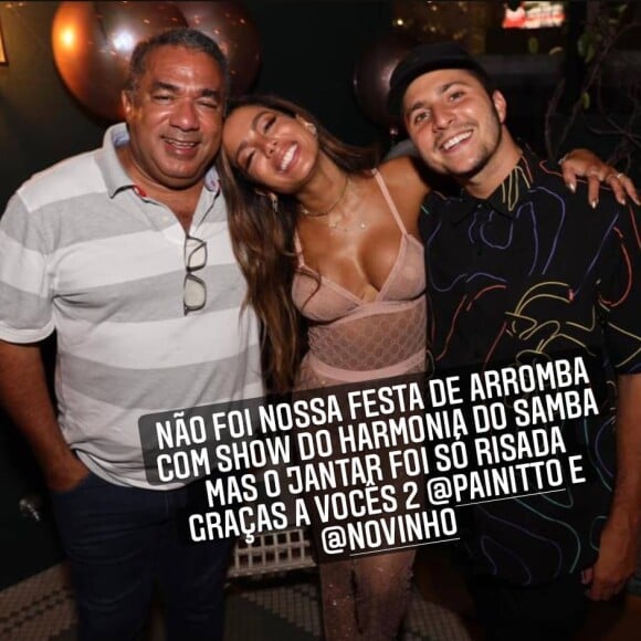 Aniversário de Anitta teve jantar em boate de Miami e convidados sem máscara contra Covid-19