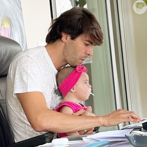 Kaká é pai de Esther, de 5 meses. Jogador tem ainda outros dois filhos: Luca (12 anos) e Isabella (9 anos)