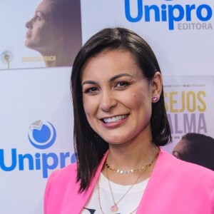 Andressa Urach foi parabenizada por casamento no civil com o oficial de Justiça Thiago Lopes