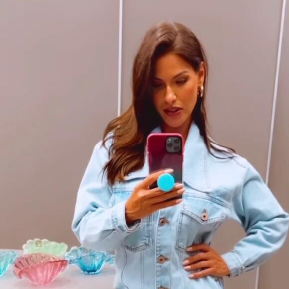 Andressa Suita exibe look trend com jaqueta de R$ 1.223,00