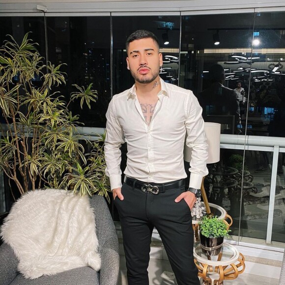 Kevinho e Gabriela Versiani levantaram rumores de término após modelo apagar fotos e dar unfollow no namorado no Instagram