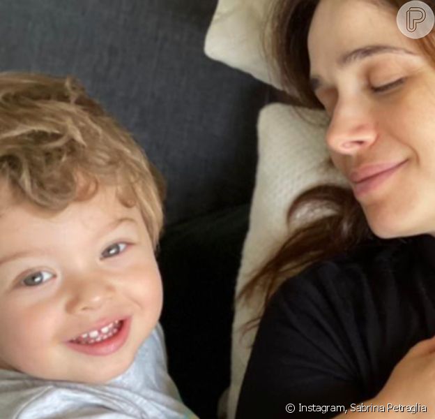 Sabrina Petraglia reuniu os filhos, Gael, de quase 2 anos, e Maya, de 3 meses, em foto, nesta sexta-feira, 9 de abril de 2021
