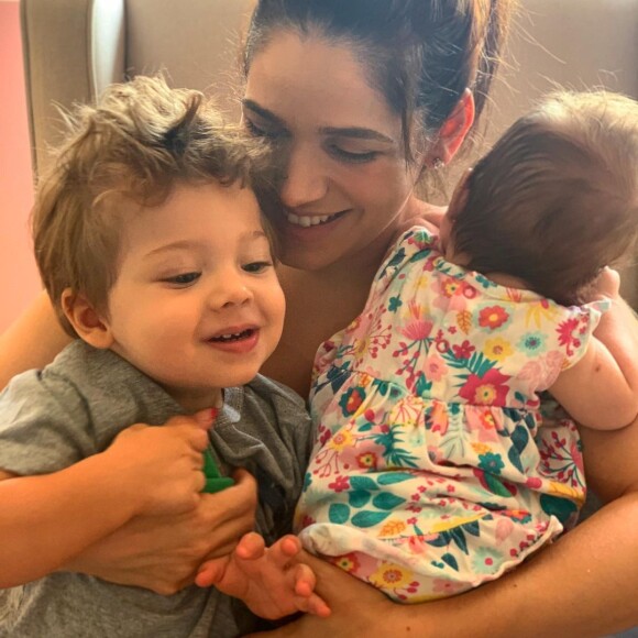 Sabrina Petraglia é mãe coruja de Gael e Maya