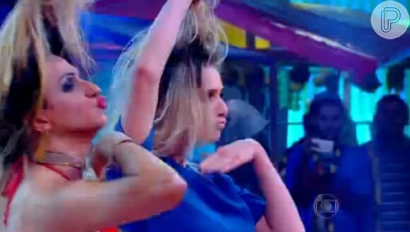 Leticia Spiller samba no 'Esquenta', bate cabelo com drag queens e é elogiada em rede social: 'Roubou a beleza do mundo'