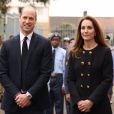 Kate Middleton foi a evento oficial e optou por look preto, pois o luto da família real dura um mês