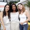 A empresária Fernanda Coque Cardoso recebe o apoio das amigas Gloria Maria e Lavinia Vlasak