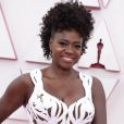 Penteado para cabelo afro no Oscar 2021: a atriz Viola Davis prendeu os fios só nas laterais e apostou no volume