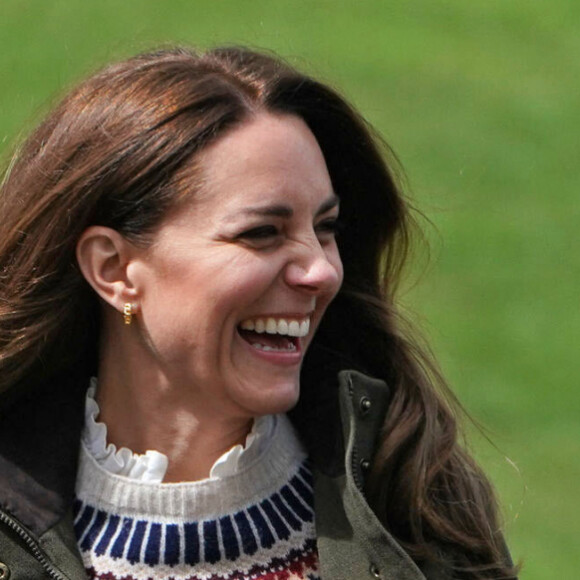 Kate Middleton usa tricô sustentável em look: peça de R$ 1,4 mil é a cara do outono. Detalhes!