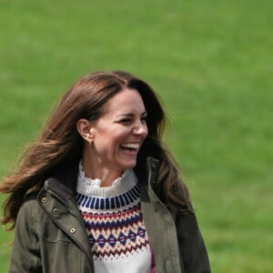 Kate Middleton e Príncipe William escolheram looks confortáveis