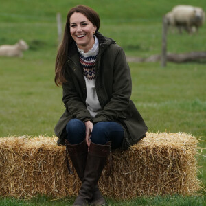 Look de Kate Middleton em fazenda tem tudo a ver com moda do outono