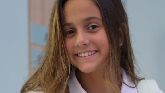 Jade de 'Topíssima', Myrella Vitória faz 15 anos e exibe cabelo colorido na web. Fotos!