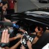 Graziela Gonçalves fala com a imprensa ao deixar o sepultamento do ex-marido, Chorão, nesta quinta-feira, 7 de março de 2013