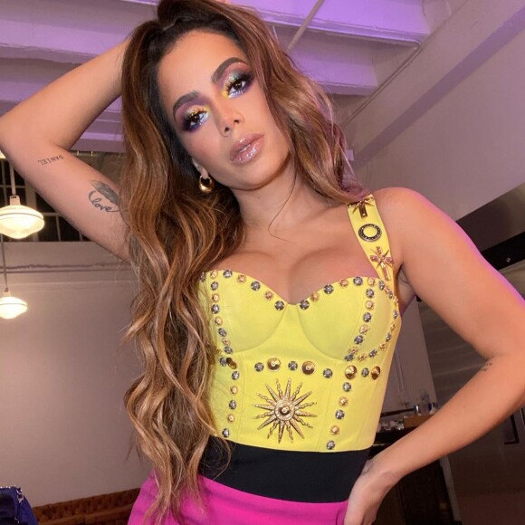 Anitta ganhou o prêmio de 'Artista Feminina Favorita' no Latin American Music Awards