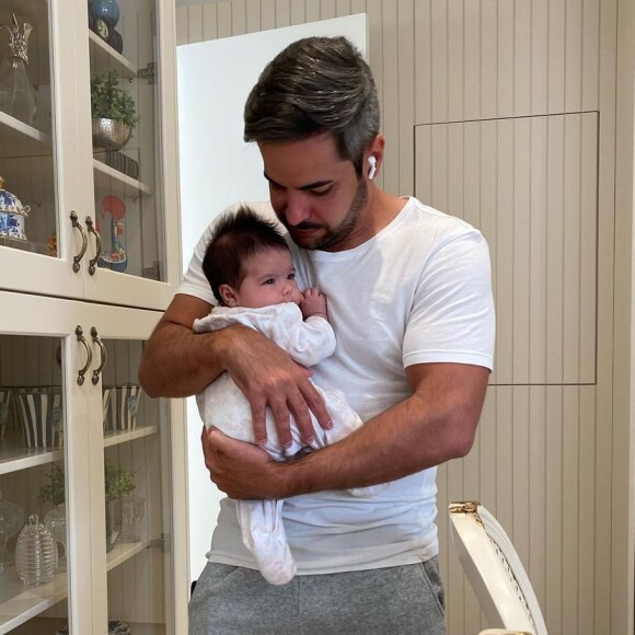 Zaya é a filha caçula de Simone e Kaká Diniz