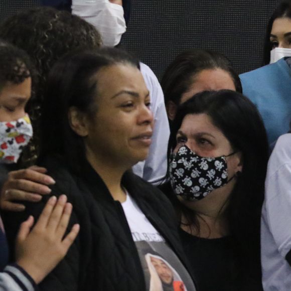 'MC Kevin teve uma infância difícil, nunca quis que ele ficasse se envolvendo com drogas, bebidas. Mas para quem vem da periferia, é essa a realidade', afirmou mãe