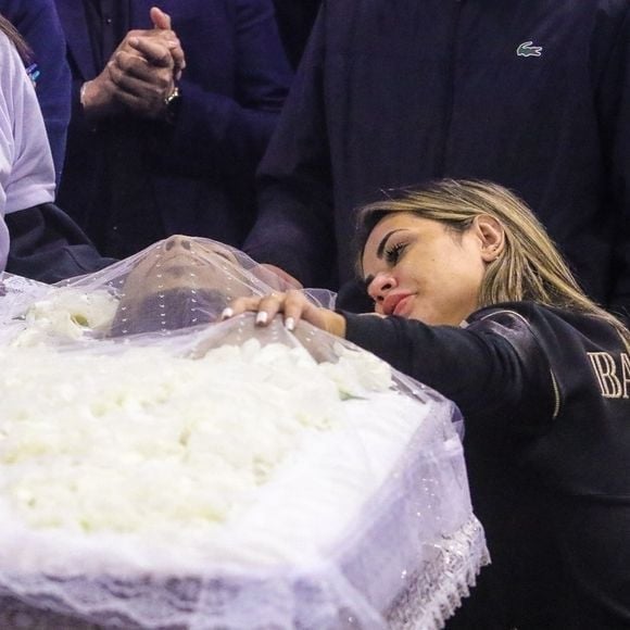 Viúva de MC Kevin, Deolane Bezerra estava casada há menos de 1 mês com funkeiro