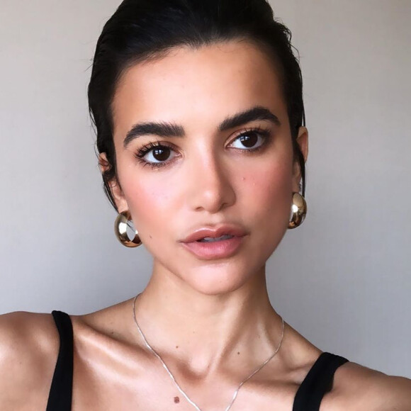 Cabelo curtíssimo de Manu Gavassi recebeu elogios de time de famosas