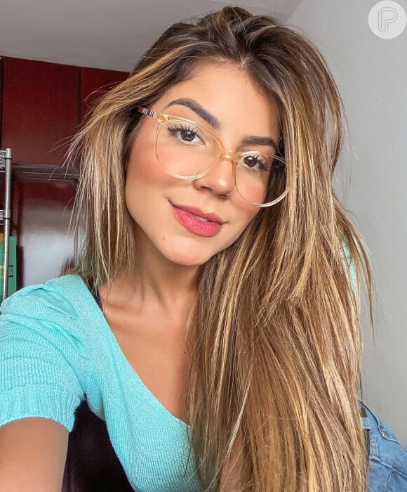 Hariany Almeida apareceu dando beijo em Rezende em vídeo: 'Amigo lindo'