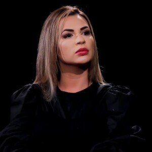 Viúva de MC Kevin, Deolane Bezerra faz tatuagem realista de foto do casamento: 'Vai na paz'