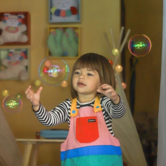 Fofura de filha de Sabrina Sato chama atenção em áudios: 'Volta logo, mamãezinha'