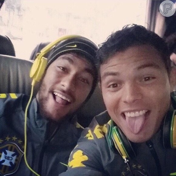 O mal-entendido entre Thiago Silva e Neymar já está resolvido e o zagueiro da Seleção Brasileira postou uma foto no Instagram ao lado do atacante