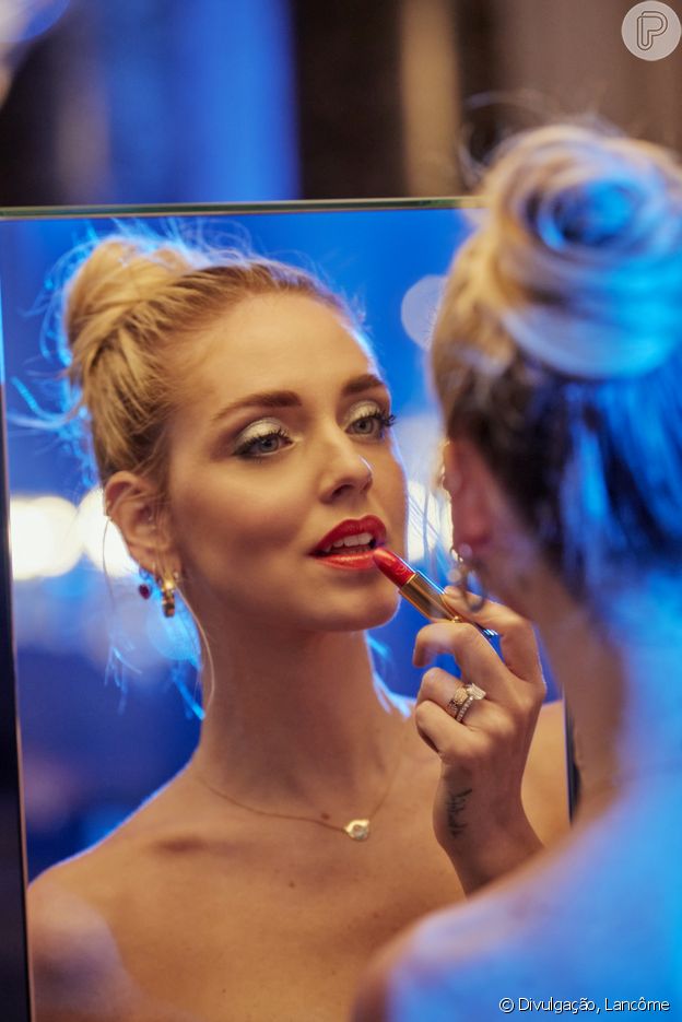 Chiara Ferragni valoriza a maquiagem como ferramenta de autocuidado