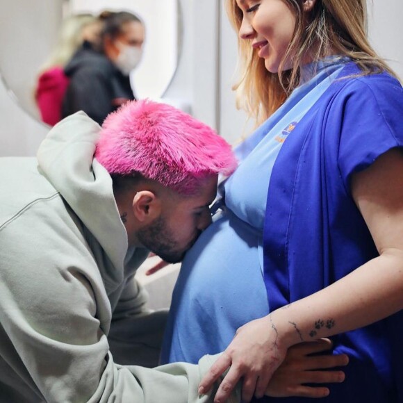 Mulher de Zé Felipe, Virgínia Fonseca se emocionou ao postar fotos do parto da filha, Maria Alice