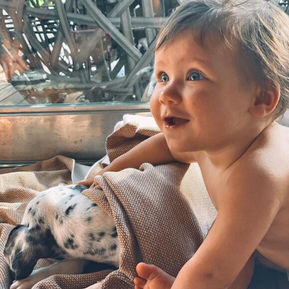 Giovanna Ewbank comemora 11 meses de Zyan com versão 'rock'n'roll' do filho: 'Calminho, só que não'