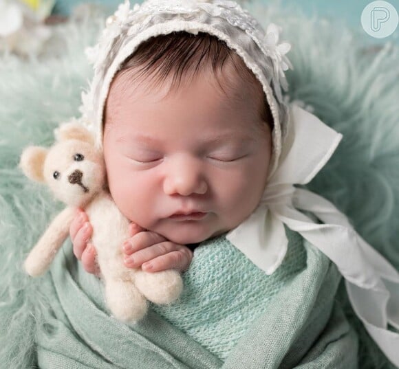 A filha de Virgínia Fonseca e Zé Felipe encantou em seu ensaio newborn