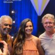 Juliette posou para fotos com Boninho e Gilberto Gil após a live e agradeceu a confiança