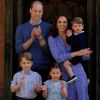 Nova foto de Príncipe William abraçado com os três filhos agita web no Instagram