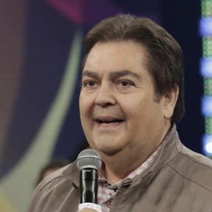 Faustão se queixou de dor, mas não sofreu nenhum machucado com a queda