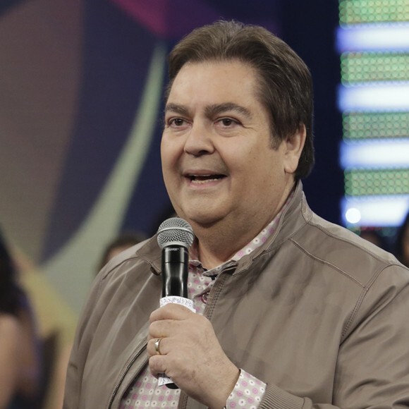 Faustão se queixou de dor, mas não sofreu nenhum machucado com a queda