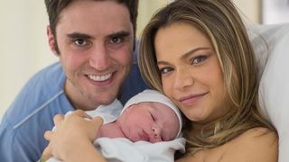 Nasce segundo filho de Milena Toscano e atriz mostra fotos: 'Hipnotizada pelo seu olhar'