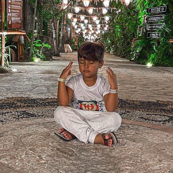 Na web, fãs de Simone e Simaria se divertiram com o posicionamento político de Henry