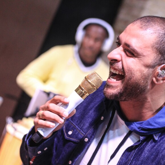 Diogo Nogueira está solteiro desde fevereiro após o fim do namoro com a advogada Jéssica Vianna