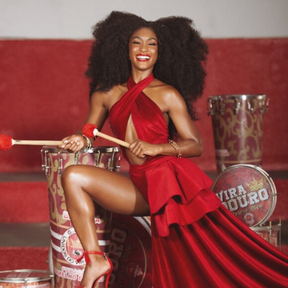 Erika Januza contou que desde pequena acompanhava desfiles de Carnaval pela TV