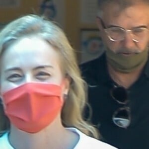 Angélica comemorou ao ser vacinada com a 1ª dose contra a Covid-19: 'Finalmente chegou meu dia'