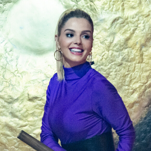 Giovanna Lancellotti tentou evitar fotos com Gabriel David em viagem a Bahia