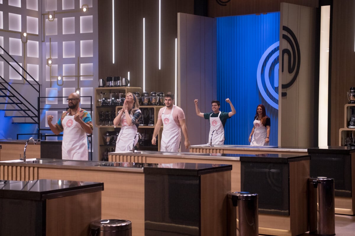 Foto: Estreia De 'MasterChef 2021': Quatro Participantes Cortam O Dedo ...